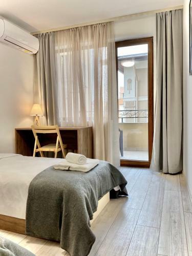 Top Location Apartment With 2bath & Parking For 6 Guests