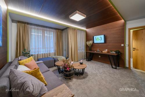 103 Alpine Hotel