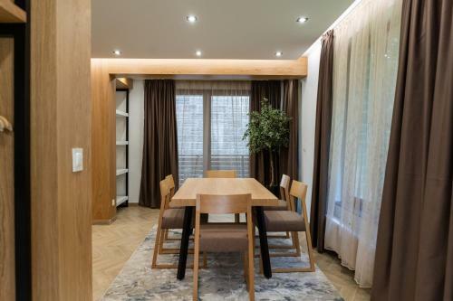 103 Alpine Hotel