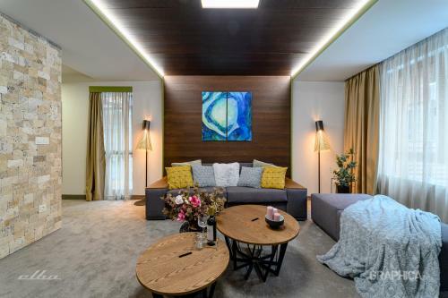 103 Alpine Hotel
