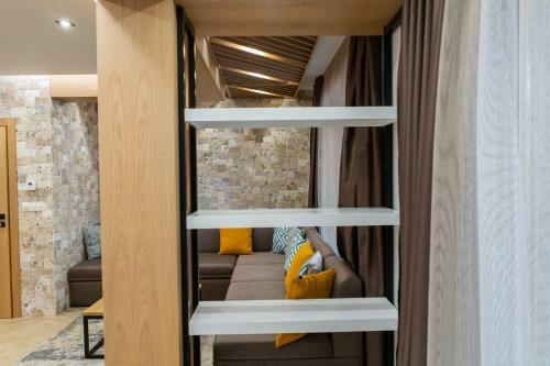103 Alpine Hotel