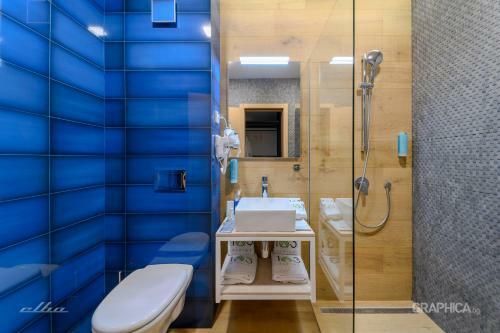 103 Alpine Hotel