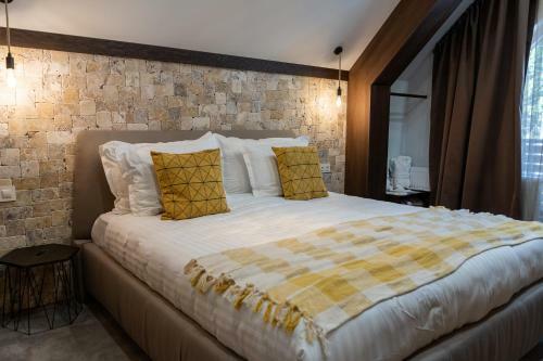 103 Alpine Hotel