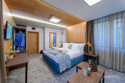 103 Alpine Hotel