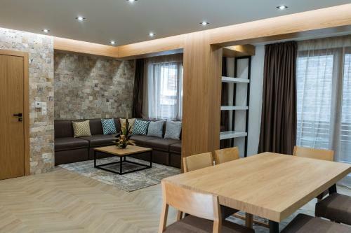 103 Alpine Hotel