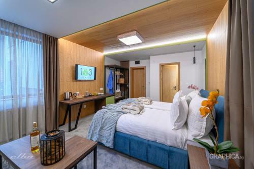 103 Alpine Hotel