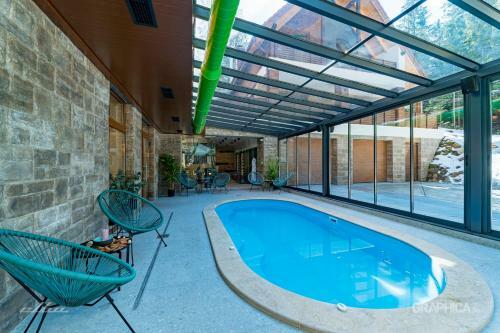 103 Alpine Hotel