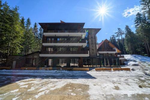 103 Alpine Hotel