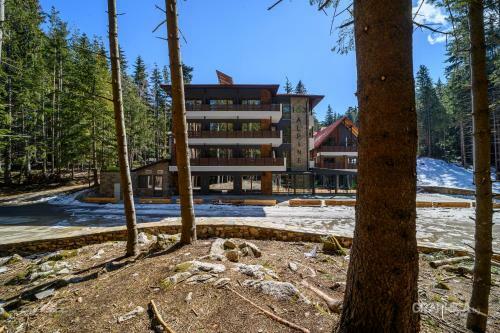 103 Alpine Hotel