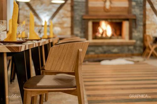 103 Alpine Hotel
