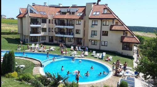 Carolmike Oasis Beach Apartment Kamchia Reserve