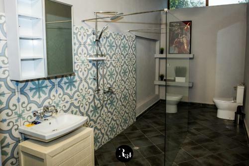 Hostal R34 Guest House