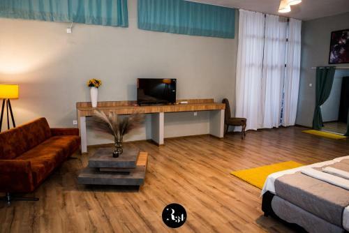 Hostal R34 Guest House