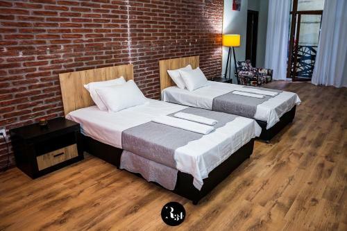 Hostal R34 Guest House