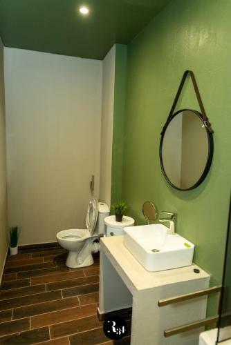 Hostal R34 Guest House