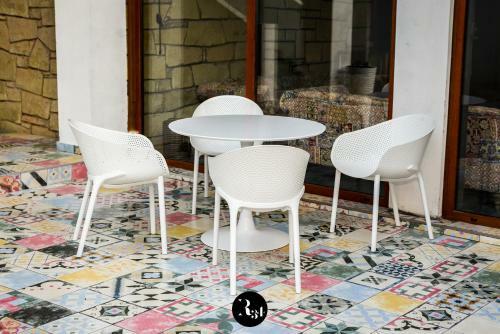 Hostal R34 Guest House
