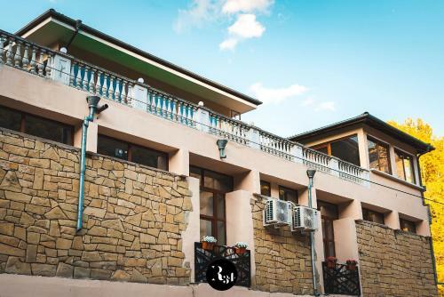 Hostal R34 Guest House