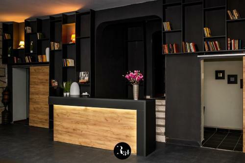 Hostal R34 Guest House