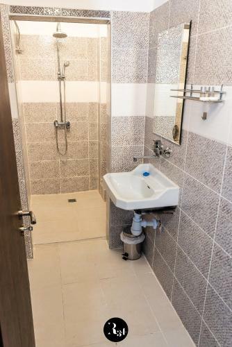 Hostal R34 Guest House