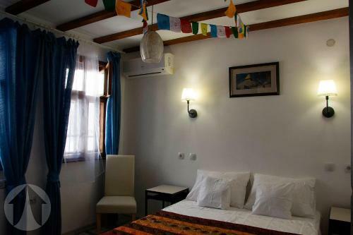 Hostal Base Camp Guesthouse