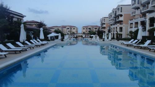 Apartment In Green Beach Resort Kavatsi