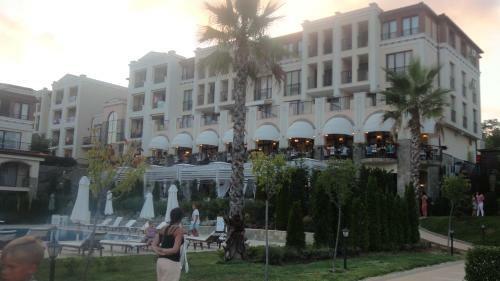 Apartment In Green Beach Resort Kavatsi