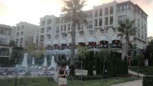 Apartment In Green Beach Resort Kavatsi