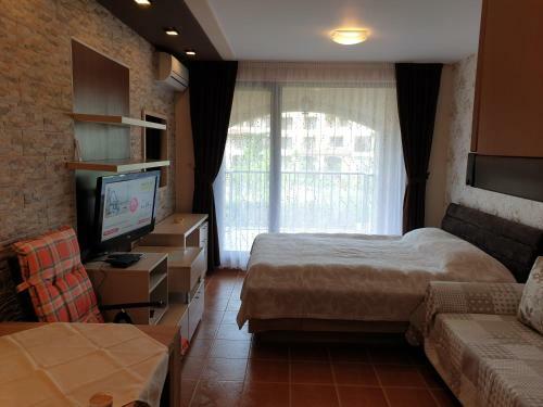 Alex Apartment In Green Life Beach Resort