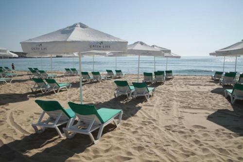 Alex Apartment In Green Life Beach Resort
