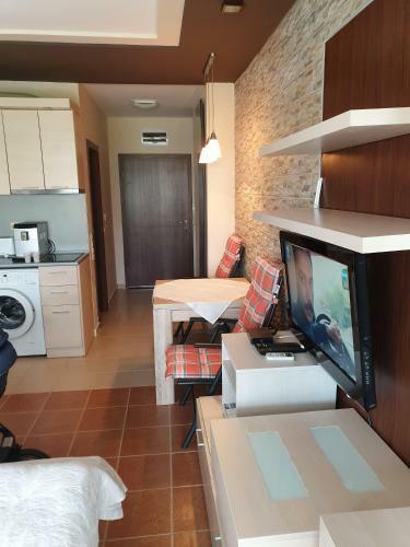 Alex Apartment In Green Life Beach Resort