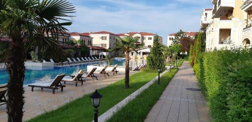 Alex Apartment In Green Life Beach Resort
