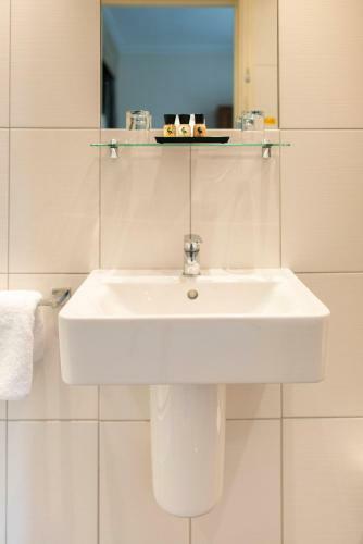 Ascot House Hotel