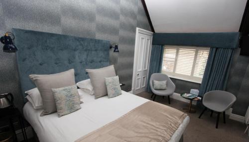 Ascot House Hotel