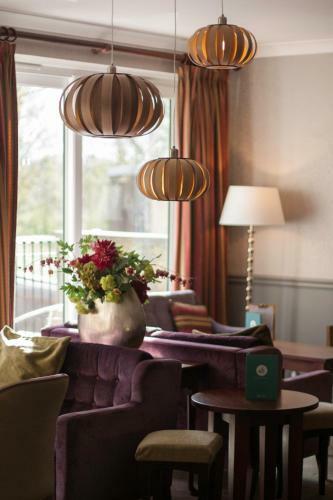 Ascot House Hotel