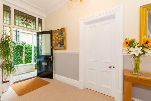 Hostal Ashwood House