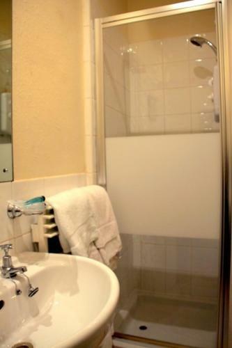 Hostal White House View Guest House