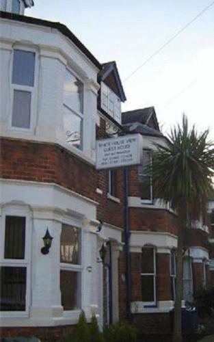 Hostal White House View Guest House