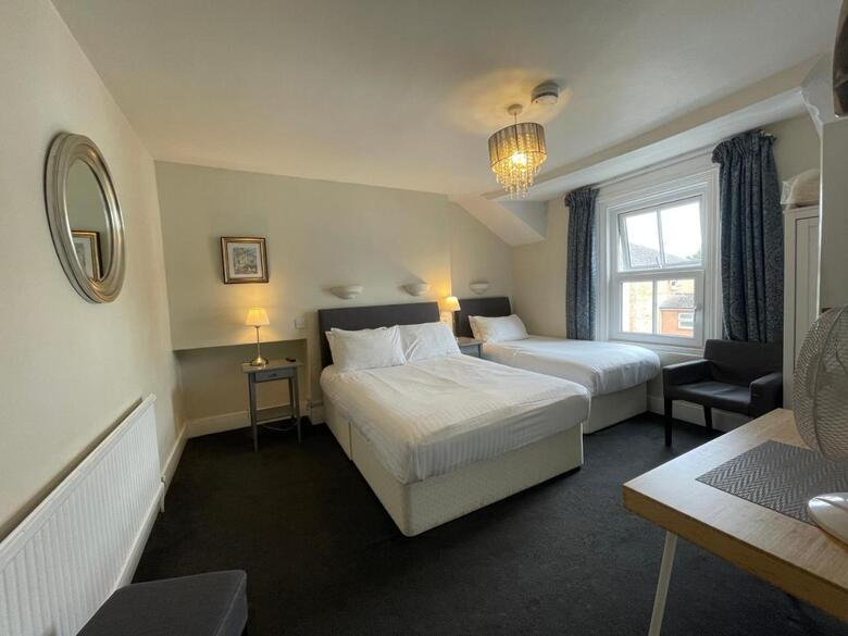 Hostal Newton House Guesthouse