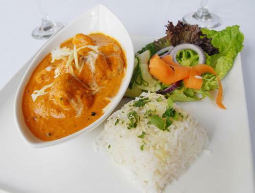 Tree Hotel At Iffley