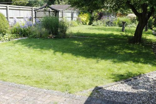 Hostal Hollybush Guest House