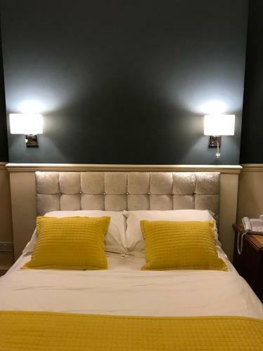 Eurobar Cafe & Hotel - B&B