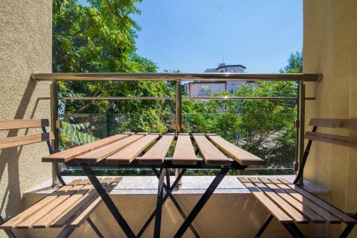 Cinecitta - One Bedroom Lion's Bridge Apartment