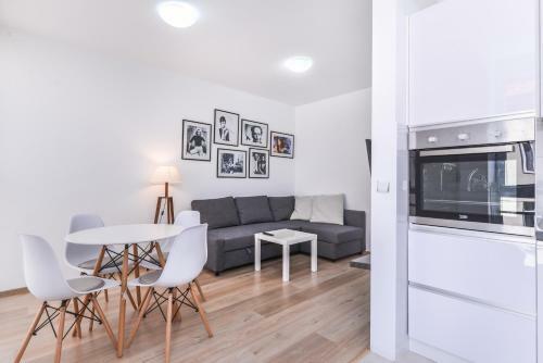 Cinecitta - One Bedroom Lion's Bridge Apartment