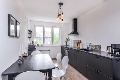 66 Apartment - Stylish Two Bedroom In Lozenets District