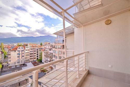South Park, Vitosha View, 2-bdr, 2-bthr Apartment