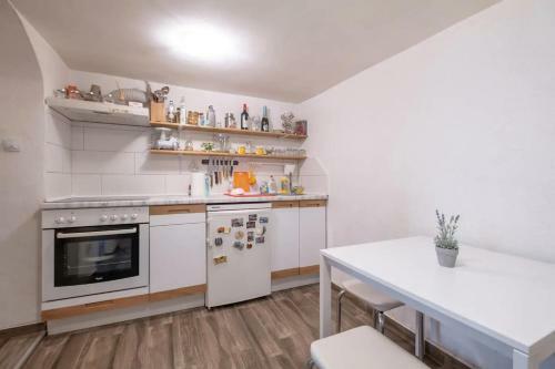 Central Bohemian House/garden/-5 Bedrooms, 3 Baths