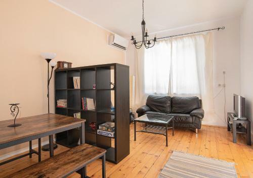 Quiet 2-bedroom Apartment With Own Private Garden