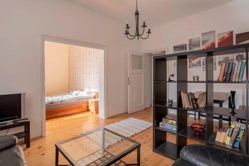 Quiet 2-bedroom Apartment With Own Private Garden