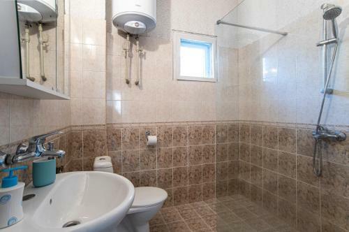 Quiet 2-bedroom Apartment With Own Private Garden