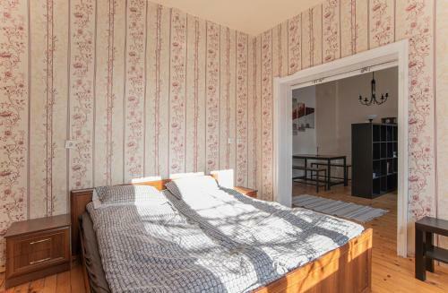 Quiet 2-bedroom Apartment With Own Private Garden